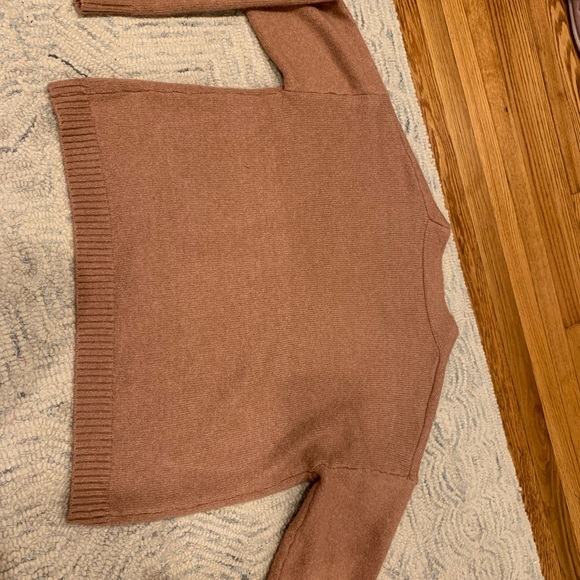 Light Mauve Pink Sweater with Flower Buttons, size Medium, Boutique - Picture 8 of 8